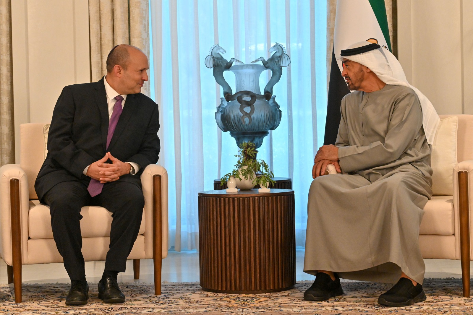 Premier Bennett und Präsident Scheich Mohammed bin Zayed